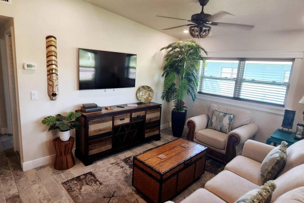 Bali Bungalow - Downtown Cocoa Beach Ngoại thất bức ảnh